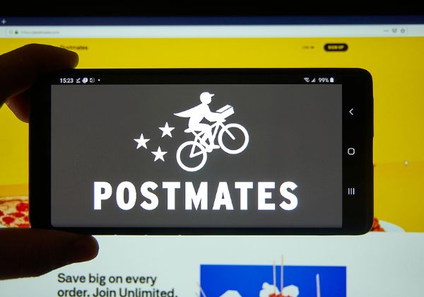 נרכשת על ידי אובר. פוסטמייטס. צילום: BigStock