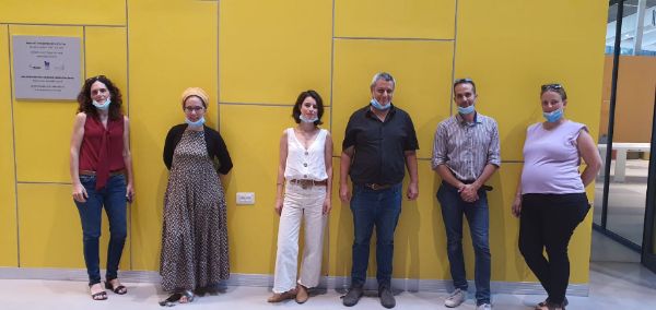 השותפים לתכנית מימין לשמאל: עדי דהן, מנהלת מרכז הזדמנות בירוחם; אסף אביסרור, רכז הכשרה מקצועית ופיתוח כ"א בירוחם; אבי ורשבסקי, מנהל מרכז מיינדסט בירוחם; טלי סימונס, מנכ"לית טרייב; עדי רוזנברג, מנהלת תכנון אסטרטגי בעיריית ירוחם; קרן גוז לוין, מנהלת תחום תעסוקה בארגון ארץעיר. צילום: ארץעיר