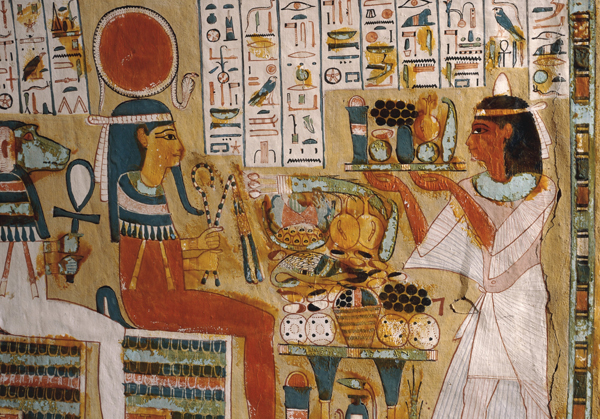 הירוגליפים צבעוניים שנמצאו על ארונו של Djedhoriufankh מהשנים 900-1000 לפנה"ס, המוצגים במוזיאון הבריטי. צילום: באדיבות Google Arts & Culture