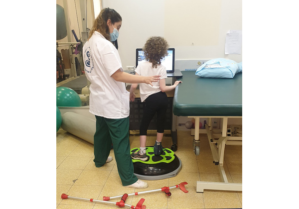 שיקום ילדים באמצעות מכשירי פילאטיס, תרומת נובה. צילום: דוברות בית החולים שיבא, תל השומר