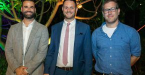מימין: שחר גרמבק, מייסד LGBTech, מייק פאוור, סגן השגריר הבריטי בישראל, וח"כ יוראי להב-הרצנו (יש עתיד). צילום: נועה מגר