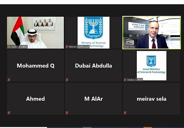 ד"ר סולטן אחמד אלג'אבר, השר לתעשיות טכנולוגיות מתקמדות באיחוד האמירויות, בשיחת זום עם מקבילו הישראלי, שר המדע והטכנולוגיה, יזהר שי. צילום מסך: דוברות משרד המדע
