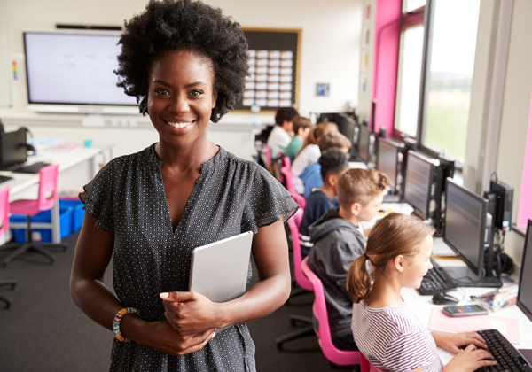 בכל הקשור לתקשוב בתי הספר, הנהלת משרד החינוך היא זו שצריכה להיכנס לכיתה ולהכין שיעורי בית. אילוסטרציה: BigStock