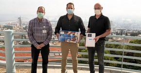 תרומת מכשיר אולטרסאונד של פיליפס למרכז הרפואי בני ציון בחיפה. מימין: ארז שימקו, מנהל אדמיניסטרטיבי במרכז הרפואי בני ציון; אבירם סושרד, מנכ"ל פיליפס אלקטרוניקס ישראל, וד"ר אוהד הוכמן, מנהל המרכז הרפואי בני ציון. צילום: דניאל בן נעים - Imagemaker