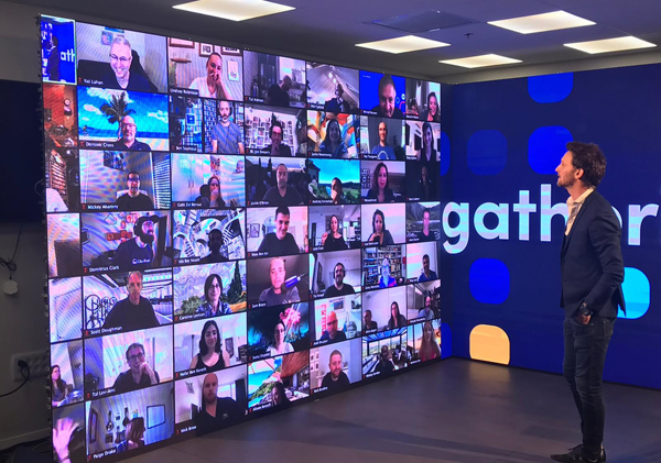 ליאור סושרד מנחה את מפגש התכנון האסטרטגי של קלאודינרי. צילום: יח"צ