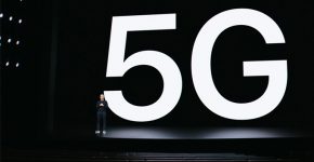 כוכב ההשקה של אפל - 5G. טים קוק על במת האודיטוריום הריק. צילום מסך, נחמה אלמוג