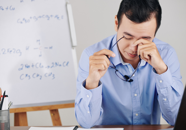 לימוד בזום שוחק את המורים. צילום: BigStock