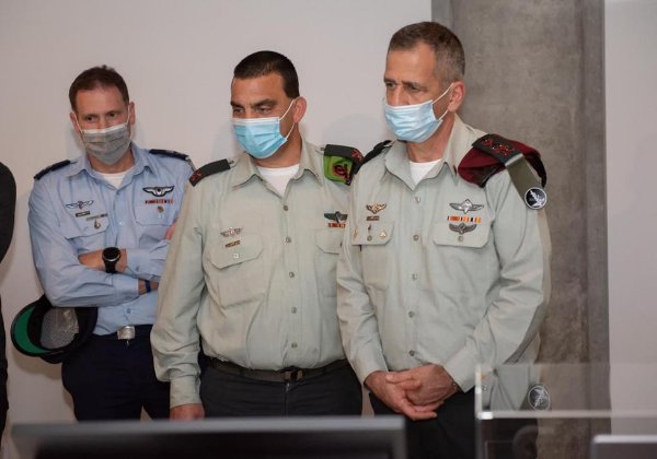 הרמטכ''ל, רב-אלוף אביב כוכבי, וראש חטיבת שילו"ח, תת-אלוף ערן ניב, העניקו את הפרסים לזוכים. צילום: דובר צה"ל