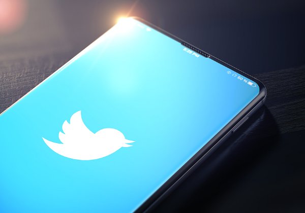 לבחור מי יכול להגיב לציוץ. טוויטר. צילום: BigStock