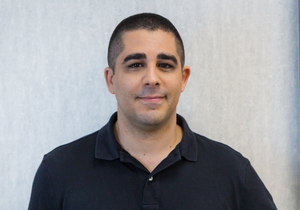 דודו עקיבא, מהנדס מכירות בכיר בפייראיי ישראל. צילום: אלון לוין