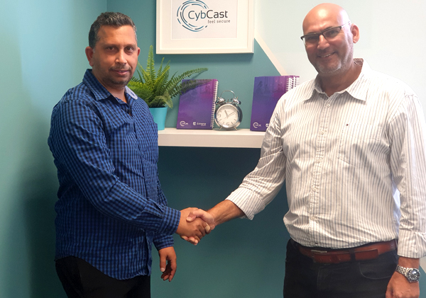 מימין: מאיר פרידמן, סייבקאסט, ואלי קנדל, אקסטרים נטוורקס. צילום: יחצ