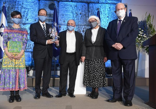 מימין: הנשיא רובי ריבלין; אביטל ונתן שרנסקי; יו"ר הסוכנות היהודית, יצחק הרצוג; ומשנה למנכ"ל קרן פרס בראשית, סאנה בריטבסקי. צילום: מארק ניימן, לע"מ