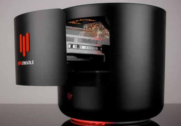 חימום עוף ומשחקים במכשיר אחד. ה-KFConsule. צילום: יח"צ