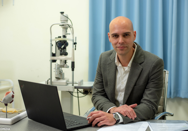 מרקו גרזוזי, סמנכ"ל הפיתוח העסקי של סליטלד, עם המוצר של החברה. צילום: יח"צ