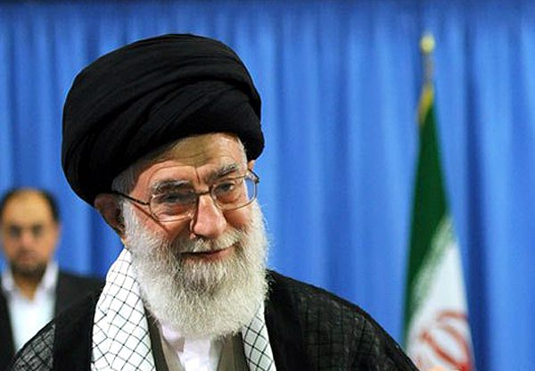 האייתוללה עלי חמינאי, המנהיג הרוחני של איראן. הוא יכול לגלוש כמה שהוא רוצה, האזרחים לא. צילום: מתוך ויקיפדיה