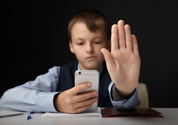 הילדים מושפעים מההורים גם בכל הנוגע להתנהגות ברשתות החברתיות. צילום אילוסטרציה: BigStock