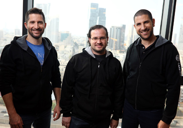 אמיר אליחי, יוני יוטסון ואלכס דיזינגוף, ממייסדי קארביין. צילום: אבישי פינקלשטיין