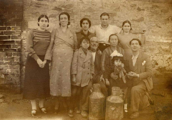 תמונה של משפחה מיהדות שאלוניקי שעברה דיגיטציה כחלק מהפרויקט