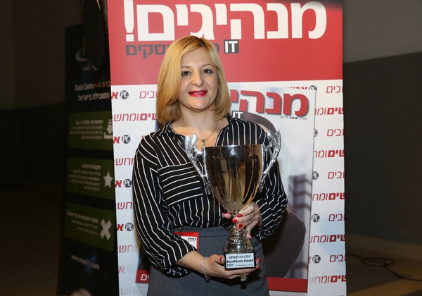 גילי שלזינגר. זכייה באלוף האלופים בטקס מצטייני המחשוב מטעם וואן. וואן זכתה באלוף האלופים חנש פעמים ברציפות . צילום: קובי קנטור ז"ל