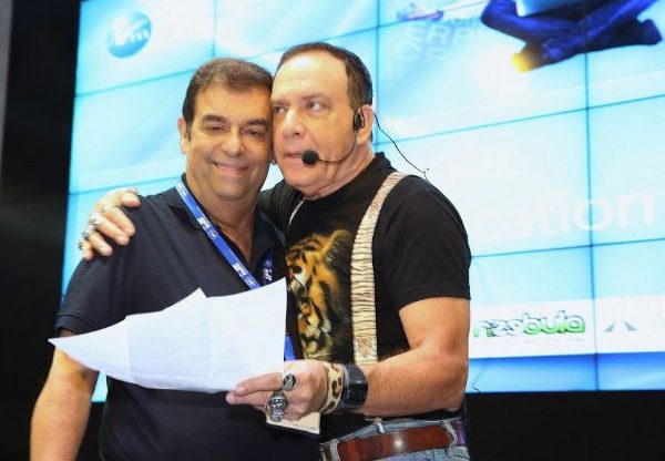 דדי דבורסקי, סגן נשיא בחברת נס ומנהל קבוצת נספרו, עם פלי הנמר שהנחה עוד כנס בנספרו. צילום: קובי קנטור ז"ל