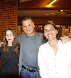 מימין: ליז רוזנבלט, שמוליק ענתבי, דירקטור בכיר לאזור MEE ב- VMware, וקרני מהרש"ק, מנהלת שיווק אזורית ME ב-VMware. צילום: פלי הנמר