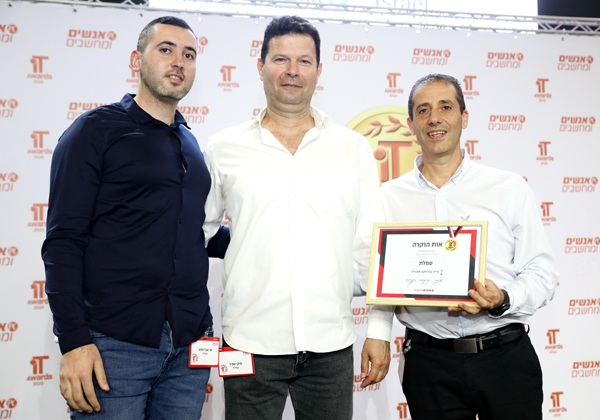 מימין: ירון יהב, מנמ"ר סמלת; מיקי ספיר, מנהל ה-BI בחברה; ושי אברמוב, מנהל פרויקטים ב-Qlik Israel. צילום: ניב קנטור