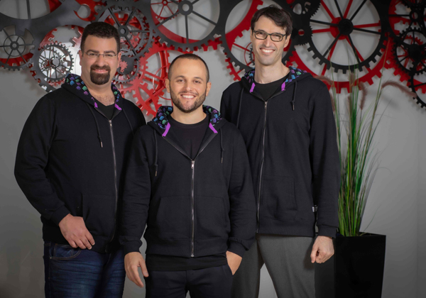 מימין: סער יהלום, סמנכ"ל הטכנולוגיות של ריווייר; גיא קשטן, מנכ"ל החברה; ועדי בן דיין, סמנכ"ל המו"פ, צילום: אריק סולטן