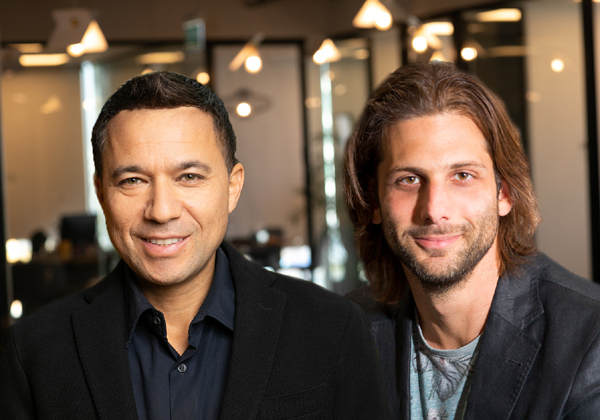 מימין: עופר יהודאי, נשיא פייבר, וזיו אלול, מנכ"ל החברה. צילום: טל שחר