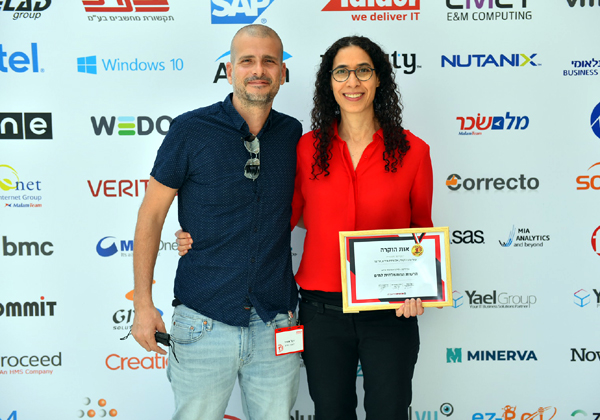 מימין: ריבה שירזי, מנמ"רית רשות המים, ודקל אופיר, יועץ מאבנת. צילום: ניב כהן