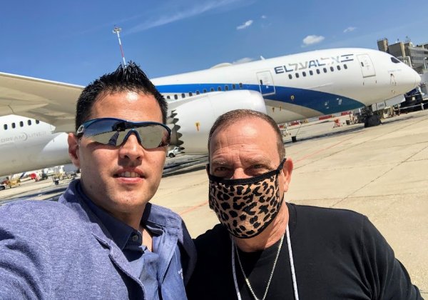 מימין: פלי הנמר ווסמנכ"ל טכנולוגיה ומידע באל על, עדו ביגר