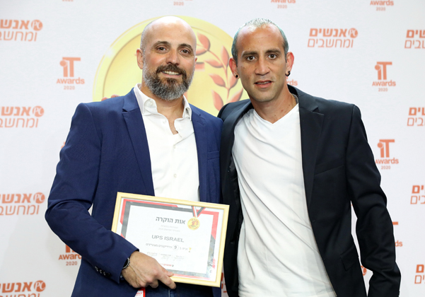 גאים בזכייה. מימין: איציק פינקל, VP Sales ROW, ושי גוטמן, סמנכ"ל טכנולוגיה וחדשנות ב-O.P.S.I. צילום: ניב כהן