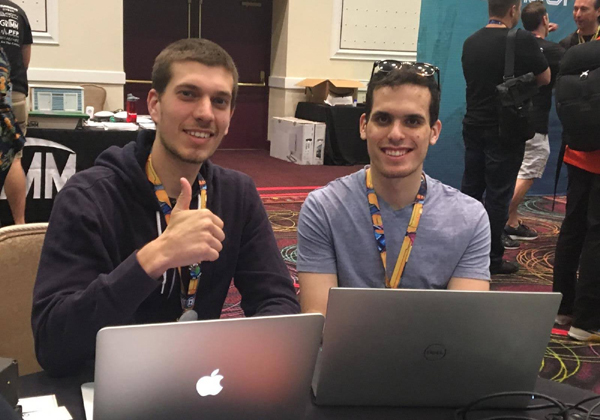 מימין: טל קרן ושרון בריזינוב מקלרוטי - החוקרים הישראליים שחשפו את הפגיעות. צילום: אמיר פרמינגר