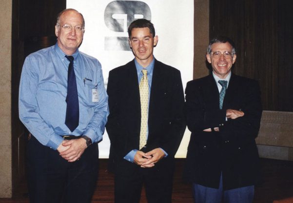 פרי גונן (משמאל) ואנשי בורלנד: לודוויק נווה – מנהל מכירות למזה"ת, מרטין ראים מצוות הטכנולוגיה. צילום: פרטי