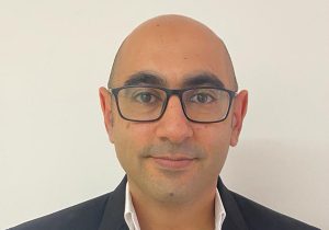 רמי ענבר, מנהל המרכז לדאטה ו-AI באוניברסיטה הפתוחה.