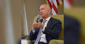 ג'ף בזוס, מייסד אמזון. צילום: מתוך ויקיפדיה