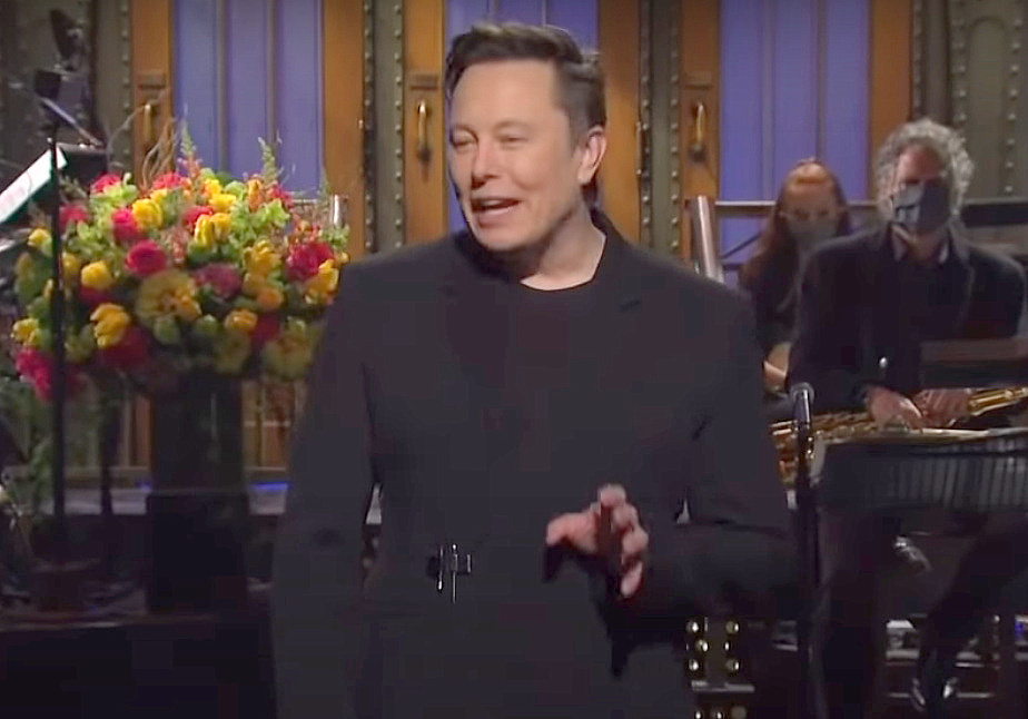 קידם גם שם את הדוג'קוין. אילון מאסק בסטרדיי נייט לייב. צילום מערוץ התכנית