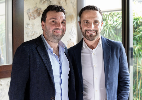מימין:שלומי חגי, מנהל הכספים הראשי של החברה, וג'ונתן צ'רקי, מייסד ומנכ"ל קונטנסקוור. צילום: קונטנסקוור