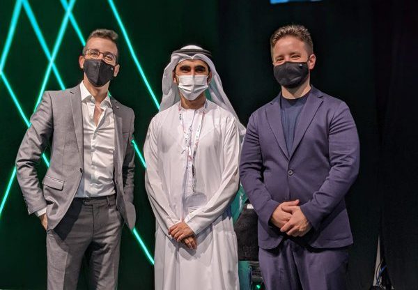 מימין לשמאל: מנכ"ל אקסיומה, עידן דרדיקמן, קפטן עבדאללה אל-שאשי, ראש מערך הסייבר של משטרת דובאי ובן קלה. צילום: יח"צ