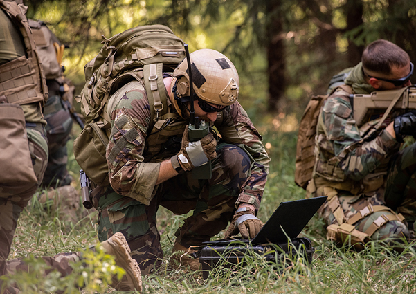 שיתוף מידע מבצעי בין זרועי. צילום: BigStok
