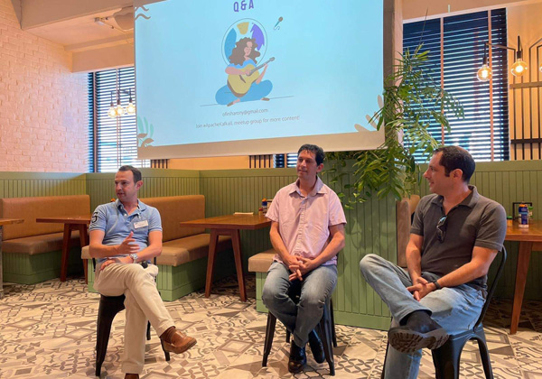 פאנל. מימין: אדם אברמס, אופטימוב, גיא יובל ברהב, צים, ודניאל לוית, קונפלואנט. צילום: יח"צ