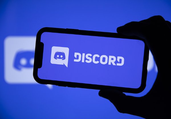 שירת אינטרנט VoIP חינמי, המיועד בעיקר לקהילות. דיסקורד. צילום: BigStock