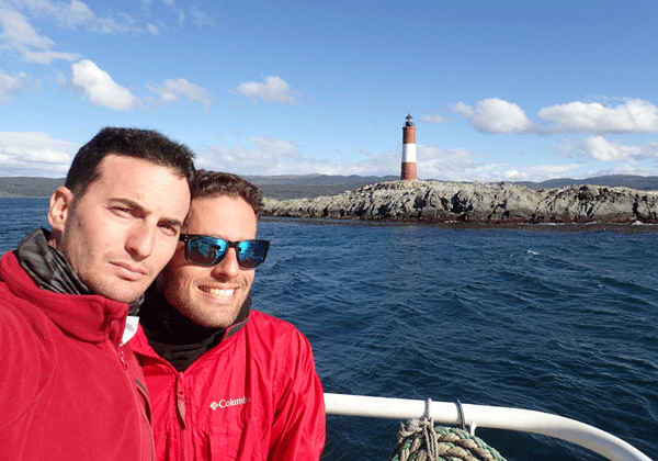 טל רבינובסקי (מימין) ואריאל מצנר בשנה בעולם שלהם. צילום משפחתי