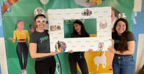 מסיבה עליזה בג'ינג. צילום: ג'ינג