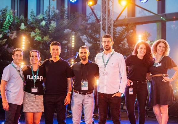 מימין: פרופ' מונא מארון, ראש החוג לנוירוביולוגיה באוניברסיטת חיפה, ג׳ומאנה נסייר חכים, מנהלת קהילות מגוונות, מיקרוסופט ישראל מחקר ופיתוח, ד"ר חסן עבאסי, מייסד-שותף ומנכ"ל HAAT, וג’די זאבט, מייסד שותף אורקה סקיוריטי, פרופ' סלים חאג' יחיא, מנתח השתלת ריאות לב, רוני יורה וירון צפדיה מצוות FuckUp Night. צילום: נתנאל טוביאס