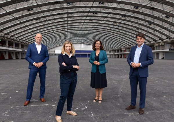 מימין: פול ריימנס, מנכ"ל RAI; פמקה הלסמה, ראשת העיר אמסטרדם; טרייסי דייוויס, נשיאת Money20/20; ו-ויקטור אוורהארט, סגן ראש העיר (לענייני כלכלה). צילום: יח"צ