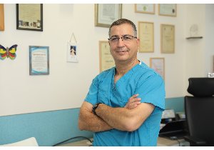 פרופ' מוני בניפלא, מנהל היחידה לנוירוכירורגיה ילדים ברמב"ם. צילום: דוברות רמב"ם