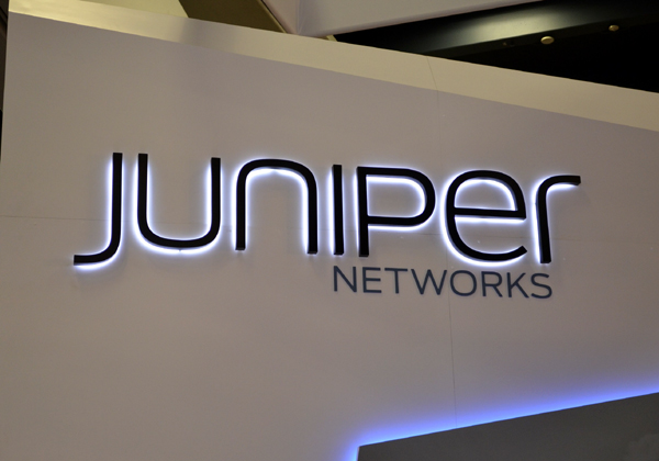 ג'וניפר נטוורקס.