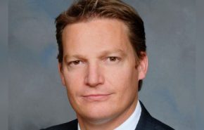 קווין מנדיה, מייסד ארמדין.