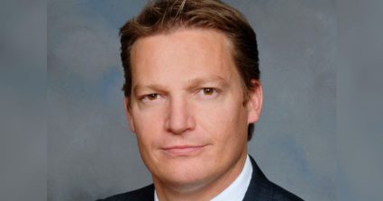 קווין מנדיה, מייסד ארמדין.