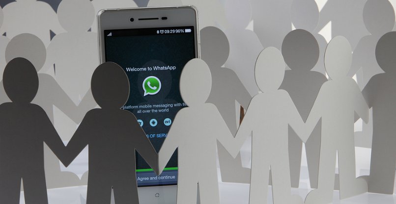 נתחדש בהן בעתיד? קהילות ווטסאפ. אילוסטרציה.